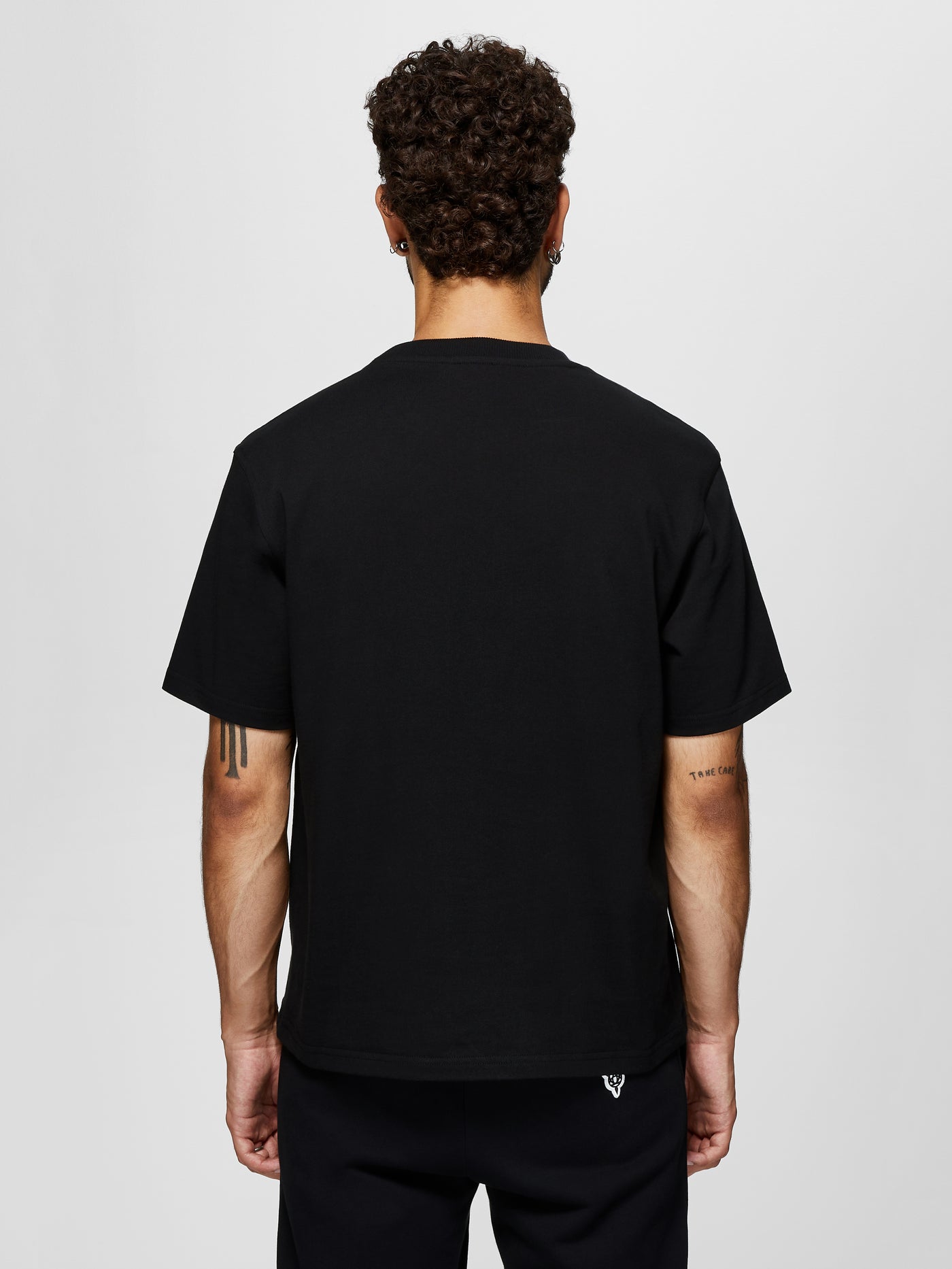 MONOGRAM PATCH T-SHIRT - BLACK